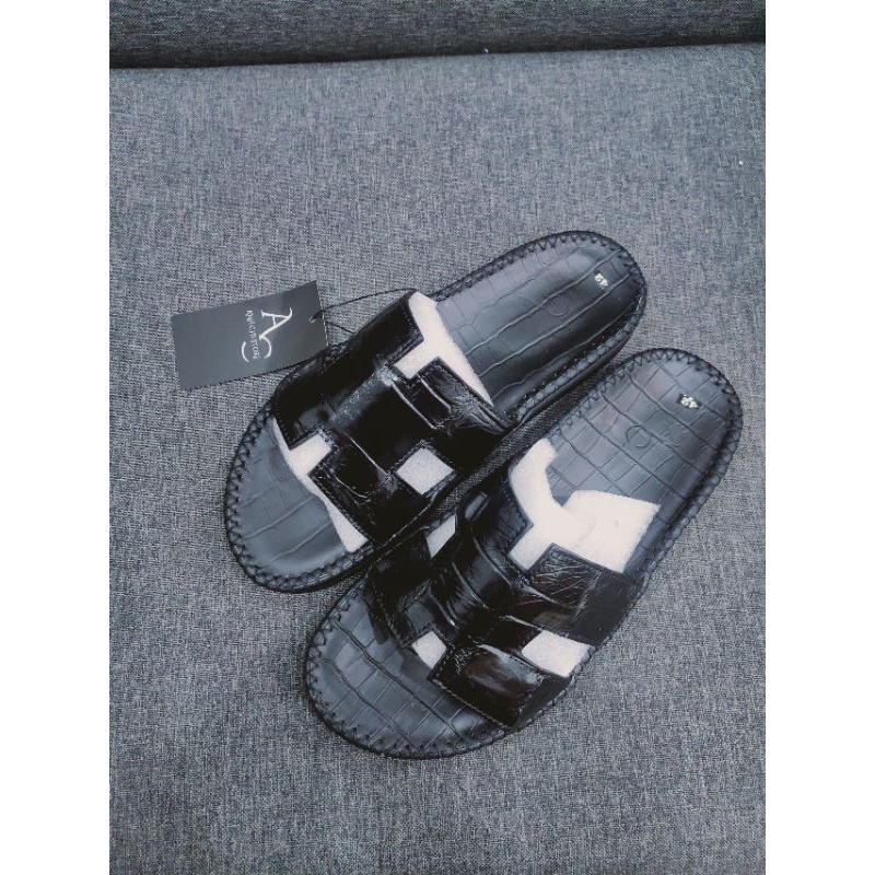 Dép da cá sấu chữ H