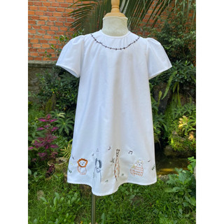 Đầm linen trắng thêu Animals