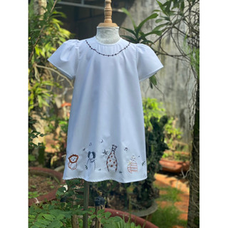Đầm linen trắng thêu Animals