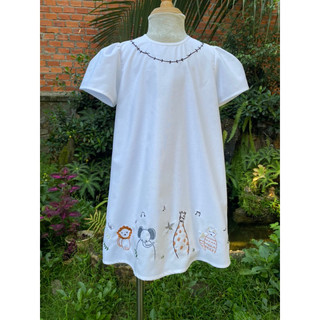 Đầm linen trắng thêu Animals