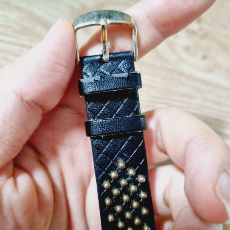 Đồng hồ đính đá đẹp lạ