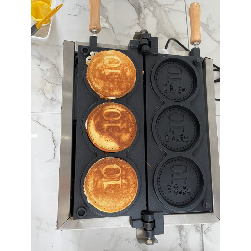 Bánh đồng xu phô mai kéo sợi, bánh đặt mới nướng