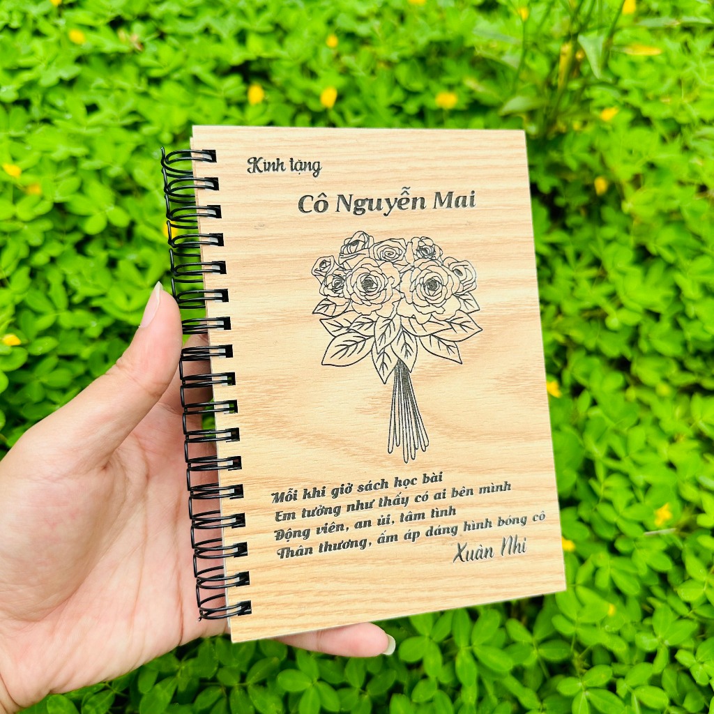 Quà tặng ý nghĩa ngày 20/10 - Món quà cho mẹ, cô giáo thân yêu - Sổ bìa gỗ khắc theo yêu cầu