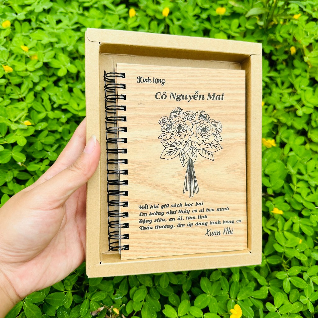 Quà tặng ý nghĩa ngày 20/10 - Món quà cho mẹ, cô giáo thân yêu - Sổ bìa gỗ khắc theo yêu cầu