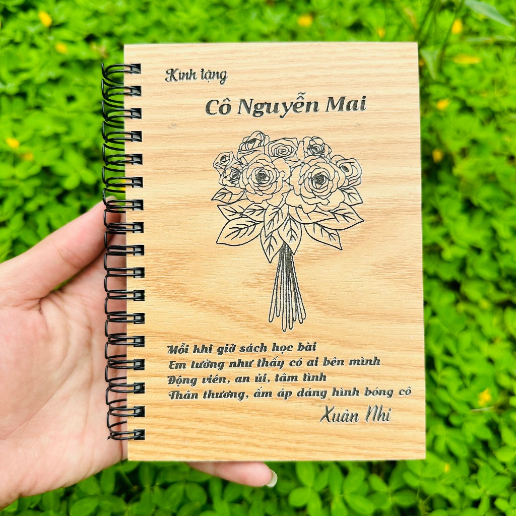 Quà tặng ý nghĩa ngày 20/10 - Món quà cho mẹ, cô giáo thân yêu - Sổ bìa gỗ khắc theo yêu cầu
