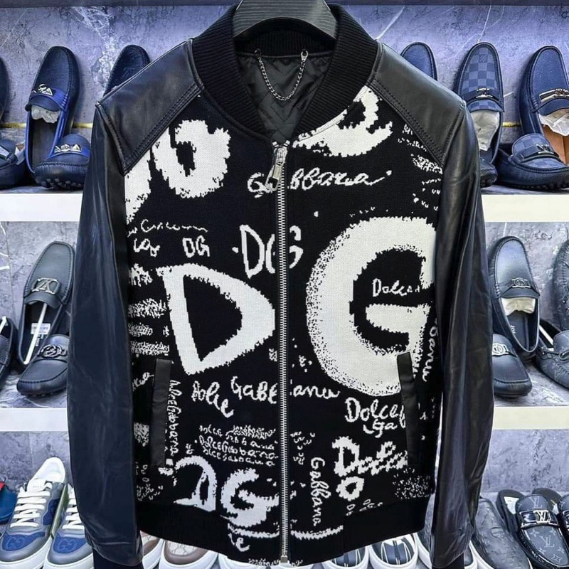 Áo khoác bomber DG siêu phẩm cân mọi outfit ống tay da hoạ tiết DG nhìn 2 mặt boy phố