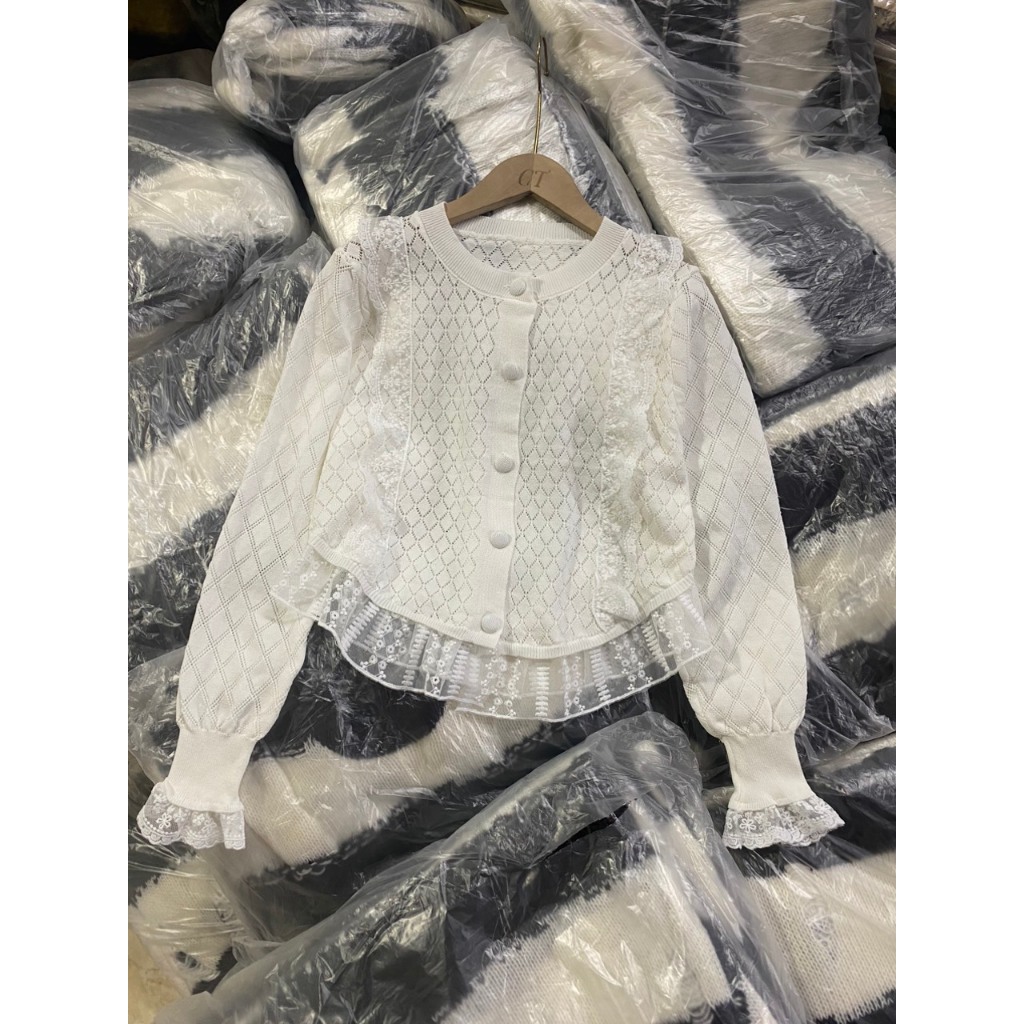 Áo len kiểu nút tay dài lai phối viền ren bèo hàng đẹp QC!