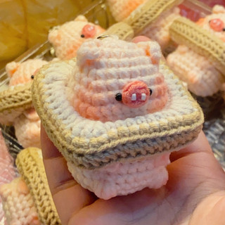 Amigurumi crochet móc khoá móc len heo đội bánh mì