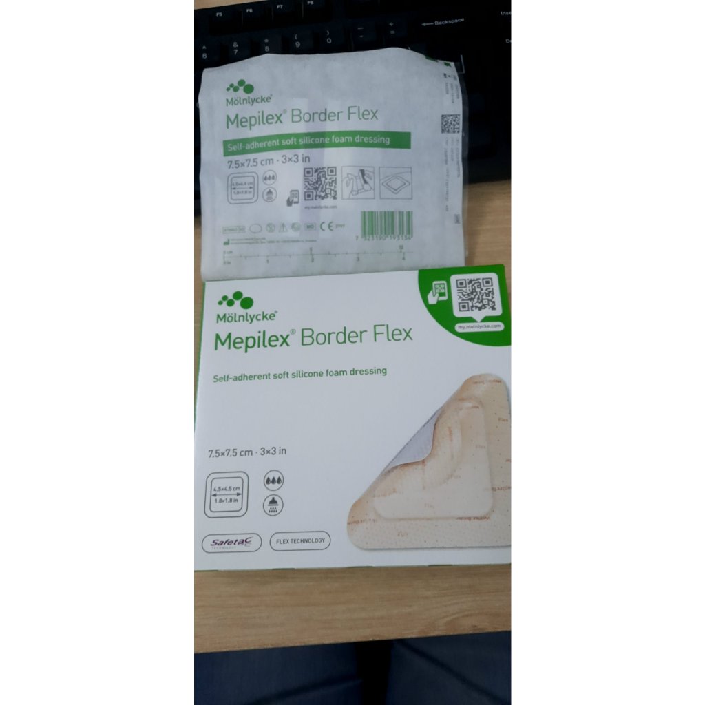 Băng dành cho vết thương tiết dịch Mepilex Border Flex  7,5x7,5cm