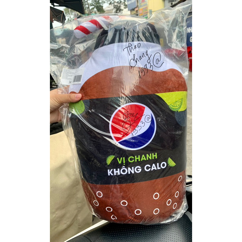 Gấu bông gối ôm hình chai pepsi vị chanh không calo