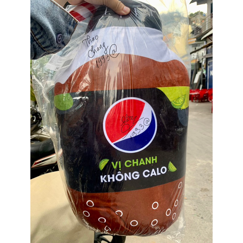 Gấu bông gối ôm hình chai pepsi vị chanh không calo