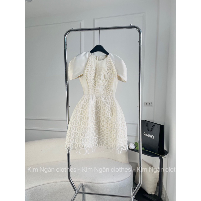 Váy ren phối khoen tròn , phối tacta ,1 màu kem , vải ren nhà e phủ cả mặt trc và mặt sau váy nhé