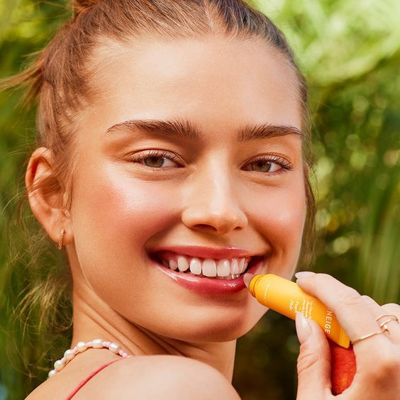 Son dưỡng môi Laneige Lip Glowy Balm dưỡng ẩm môi căng bóng SD01