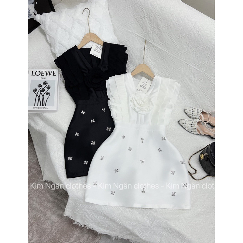 Váy bèo hoa dập ly đính đá , e về màu đen trắng
