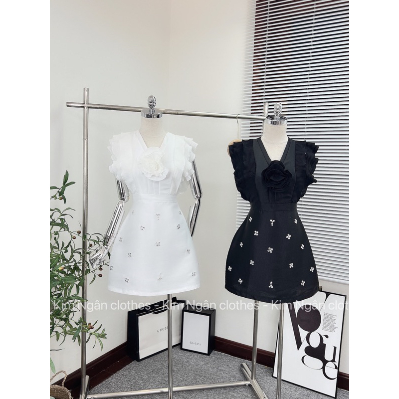 Váy bèo hoa dập ly đính đá , e về màu đen trắng