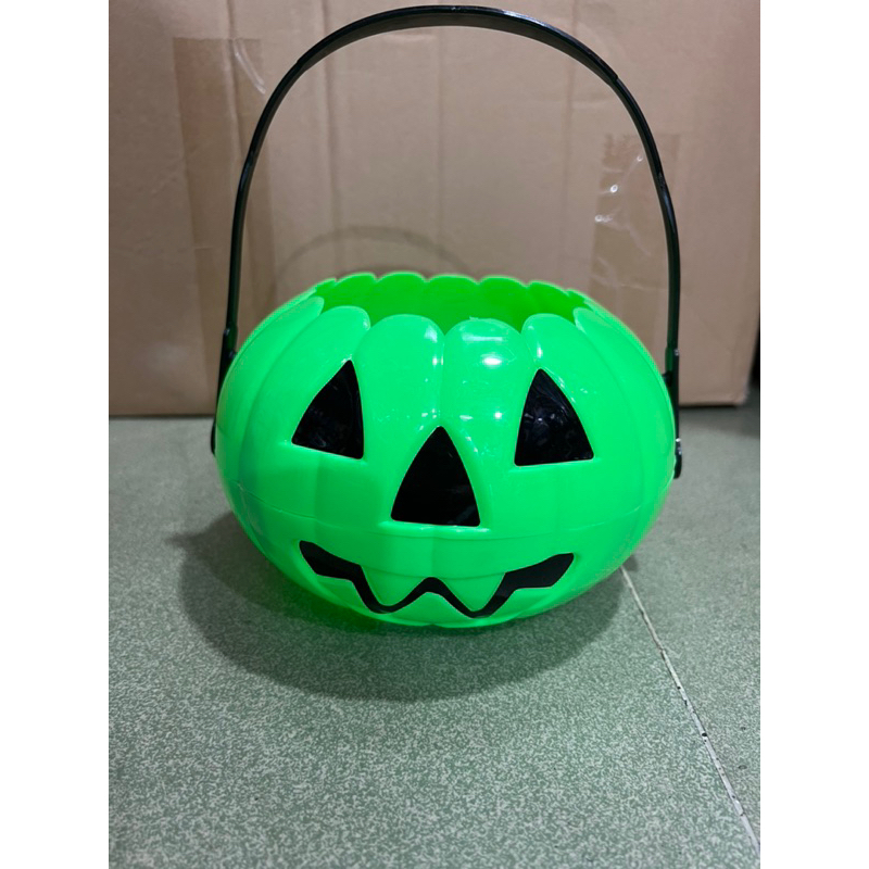 Giỏ bí Ngô đựng kẹo và trang trí Halloween 19cm nhiều màu