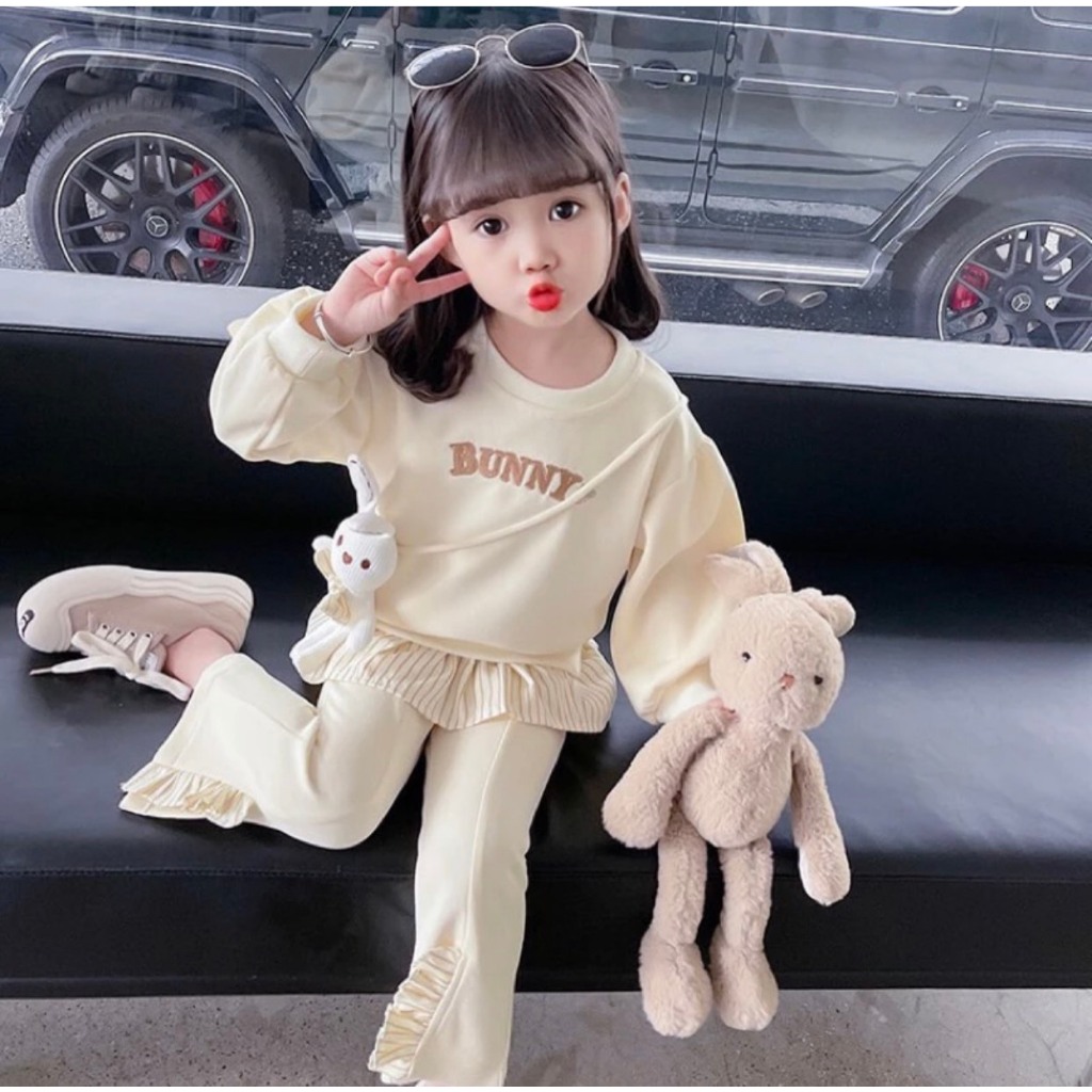 Bộ quần áo dài tay Bunny phối kẻ kèm gấu đeo