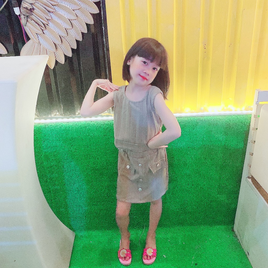 Sét bộ bé gái gồm áo croptop và chân váy len mềm cá tính 8kg đến 20kg