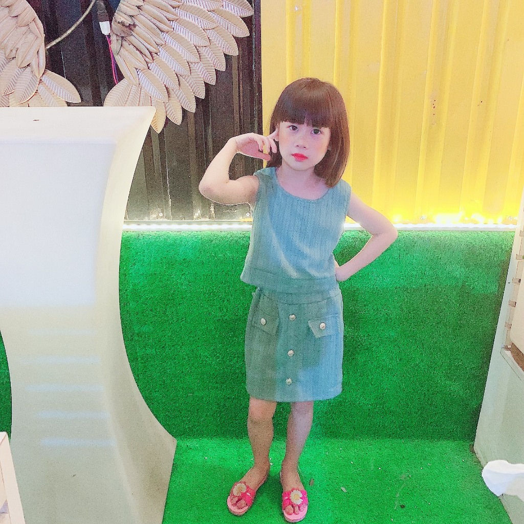 Sét bộ bé gái gồm áo croptop và chân váy len mềm cá tính 8kg đến 20kg