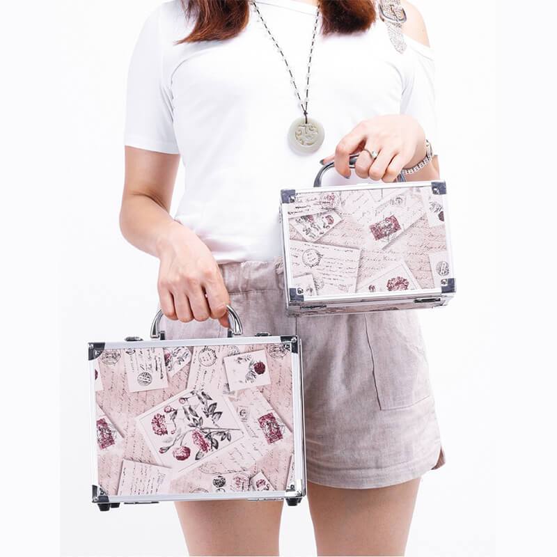 Cốp Cá Nhân Khung Nhôm, Vali cỡ nhỏ Với Thiết Kế Viền Chắc Chắn, Có Quai Xách Tiện Dụng, Có Gương Bên Trong