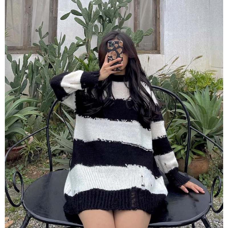 Áo len kẻ rách cho mùa thu 🍂