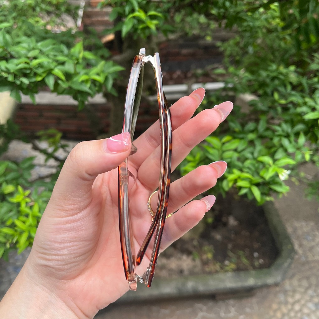 - Kính Mắt Màu Trà Loang Gọng Nhựa Siêu Đẹp - Nguyên Zin Qua Sử Dụng