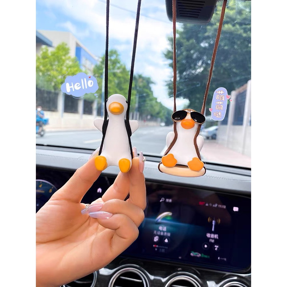 Khanh treo gương ô tô thú cưng ngồi đu dây vịt dáng yêu treo cửa sổ nhà cửa