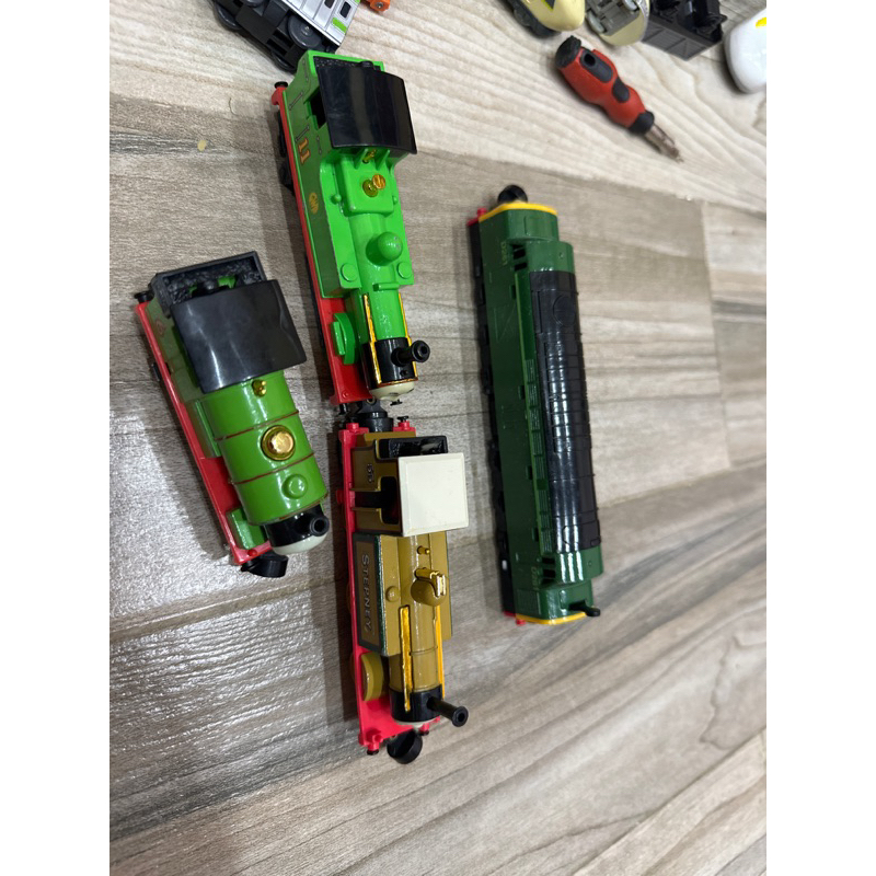 Tàu sắt Thomas loại hít nam châm