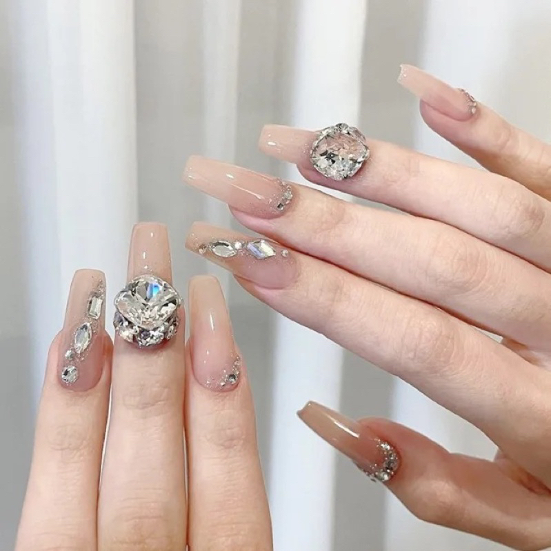 Đá khối đính cụm trang trí móng tiện lợi