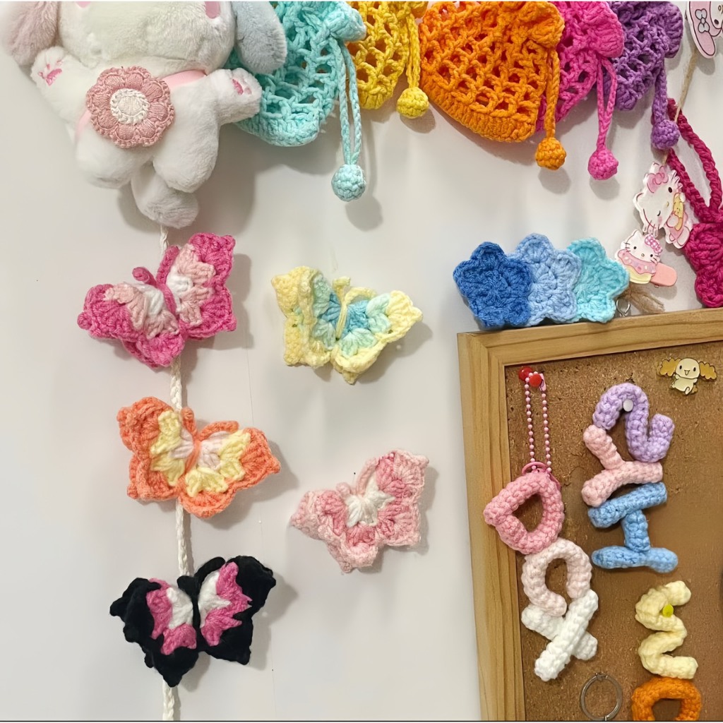Butterfly keychain đan len GND handmade