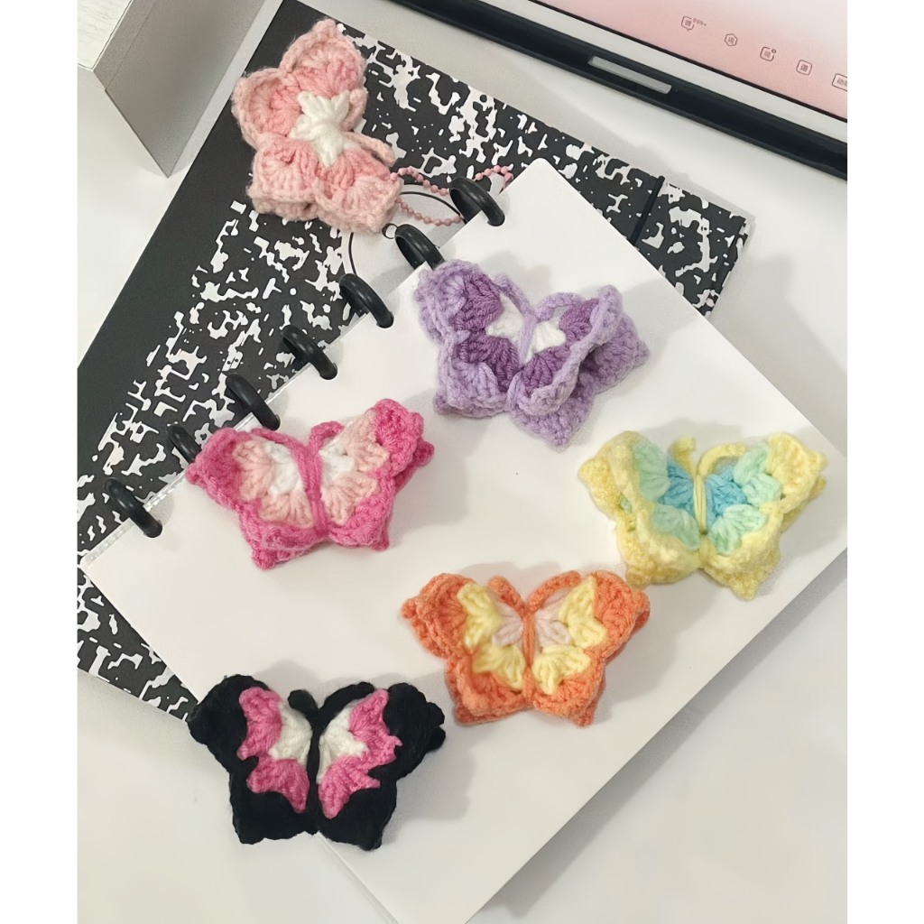 Butterfly keychain đan len GND handmade