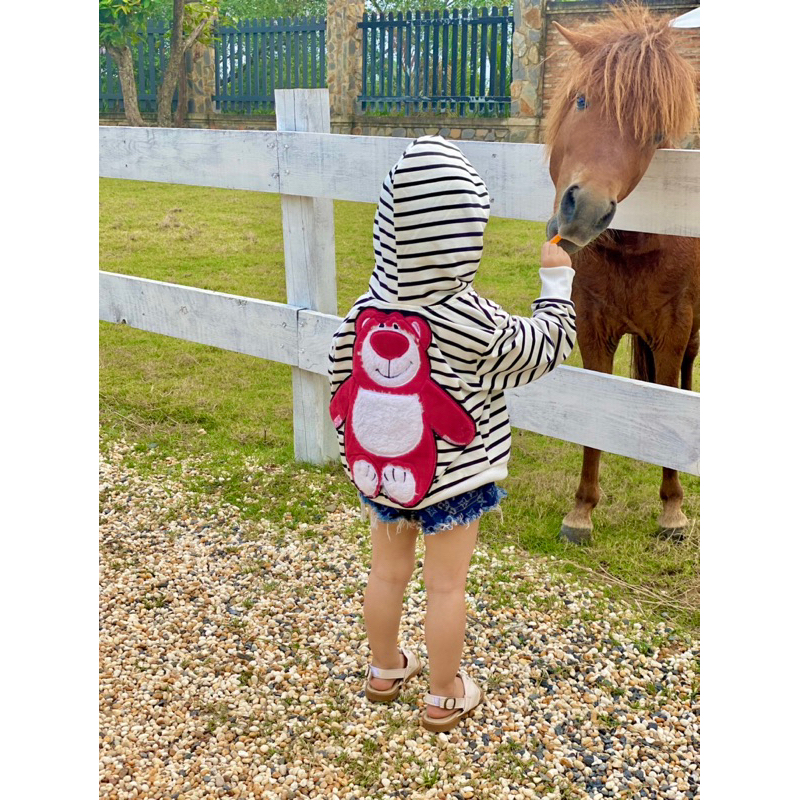 Áo khoác gấu dâu cho bé gái