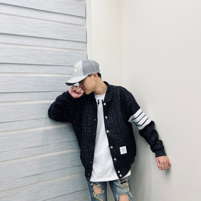 Áo Khoác Bomber Kim Tuyến 4 Sọc Trắng Tay Áo 2 Lớp - Áo Bomber Nam Nữ Dày Dặn Phong Cách Trẻ