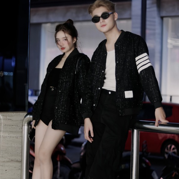 Áo Khoác Bomber Kim Tuyến 4 Sọc Trắng Tay Áo 2 Lớp - Áo Bomber Nam Nữ Dày Dặn Phong Cách Trẻ