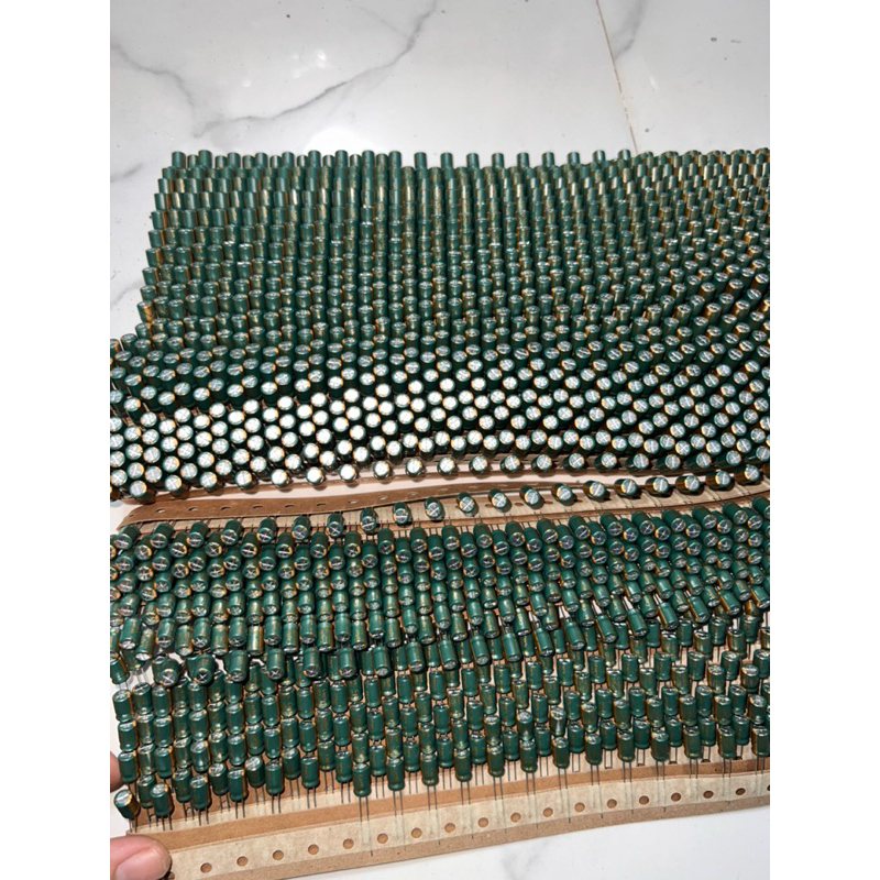 100 Tụ 100UF-25V nằm trong dây