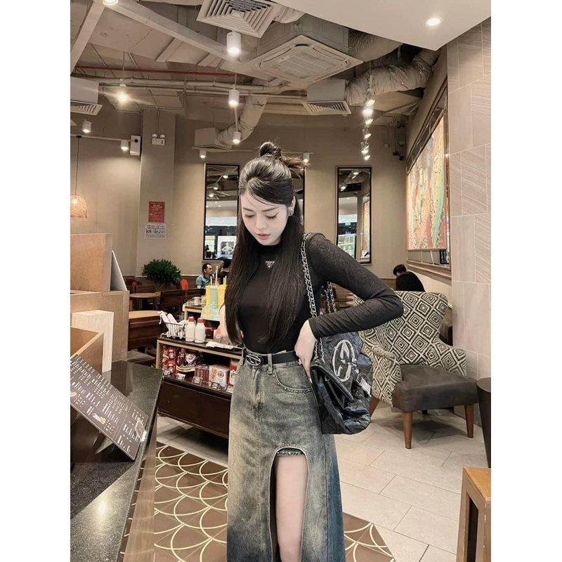 ÁO ZIP XỎ NGÓN PRADA