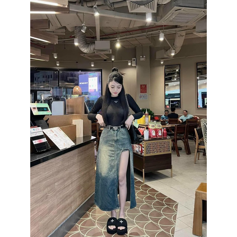 ÁO ZIP XỎ NGÓN PRADA