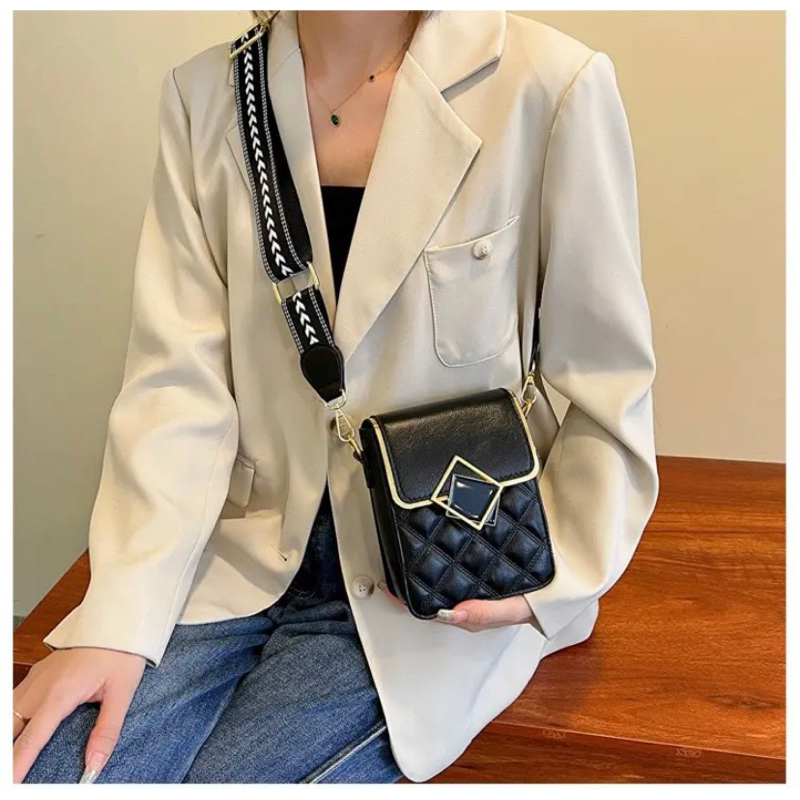 Túi đeo chéo túi đựng điện thoại khoá hình vuông tráng gương thiết kế đơn giản thời trang