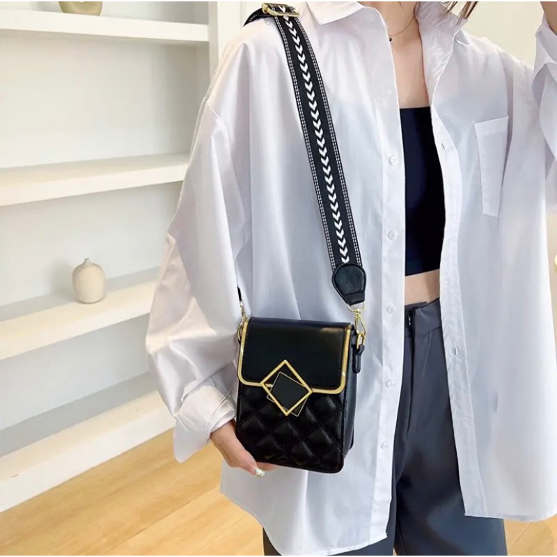 Túi đeo chéo túi đựng điện thoại khoá hình vuông tráng gương thiết kế đơn giản thời trang