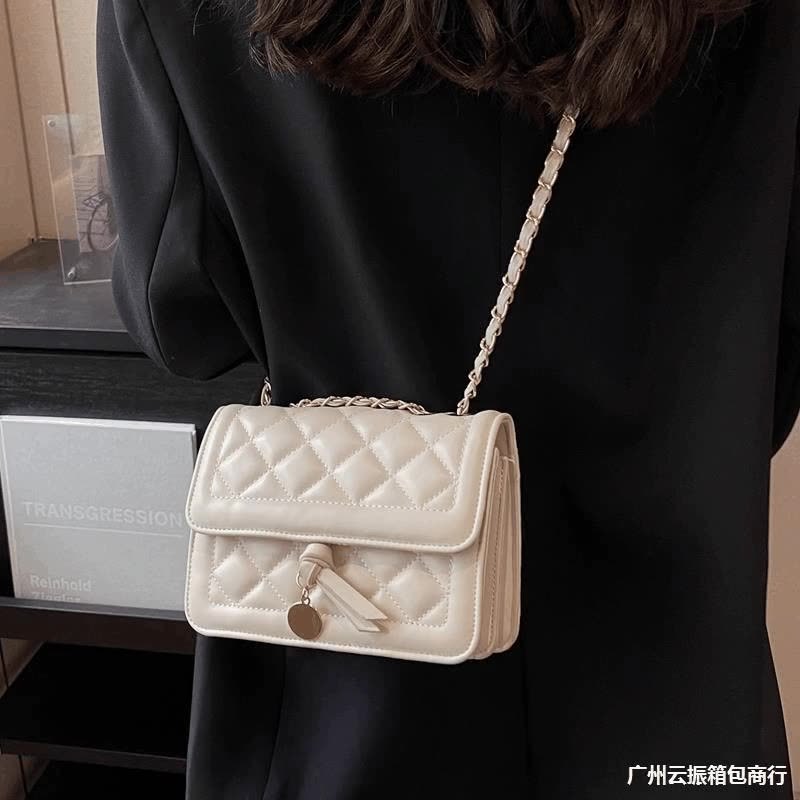 Túi Xách Nữ Đeo Chéo Hai Ngăn Thêu Hình Quả Trám