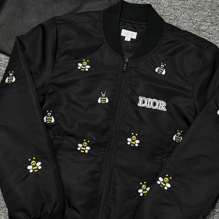 Áo Khoác Bomber Bản Thêu Vương Miện Đì O Thêu Ong_Áo Gió Nam Nữ Bản Thêu Hoàn Thiện