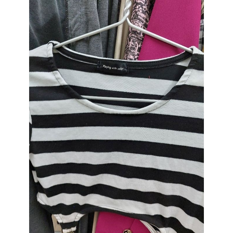 Áo croptop nữ size S.