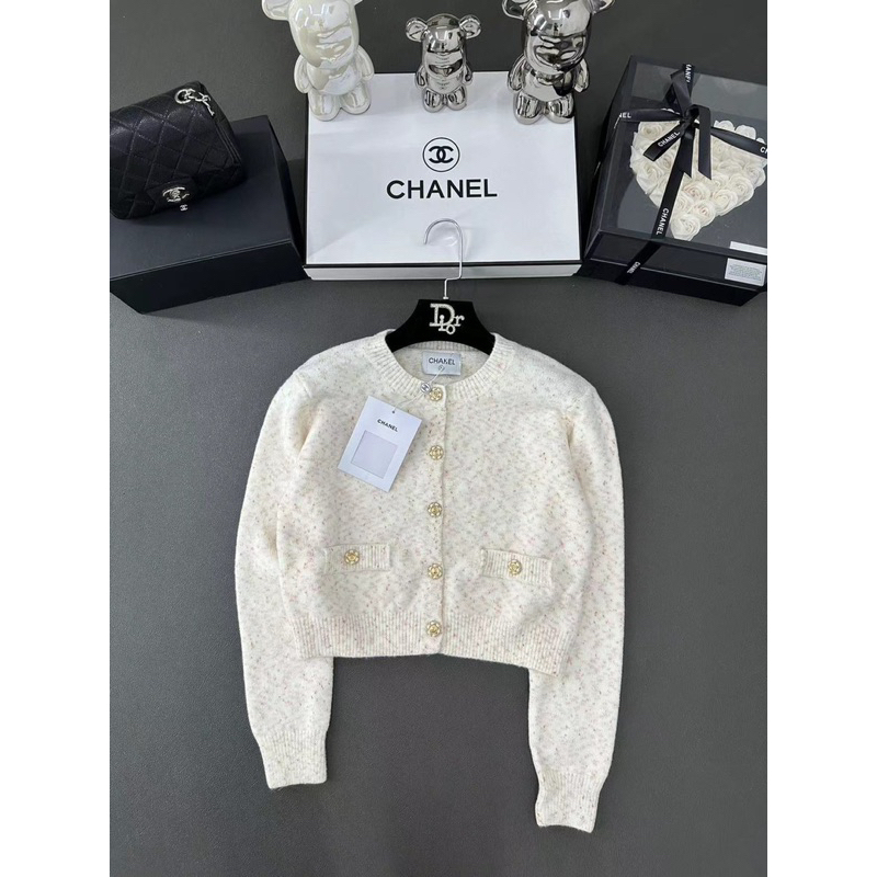 Khoác len cúc đá