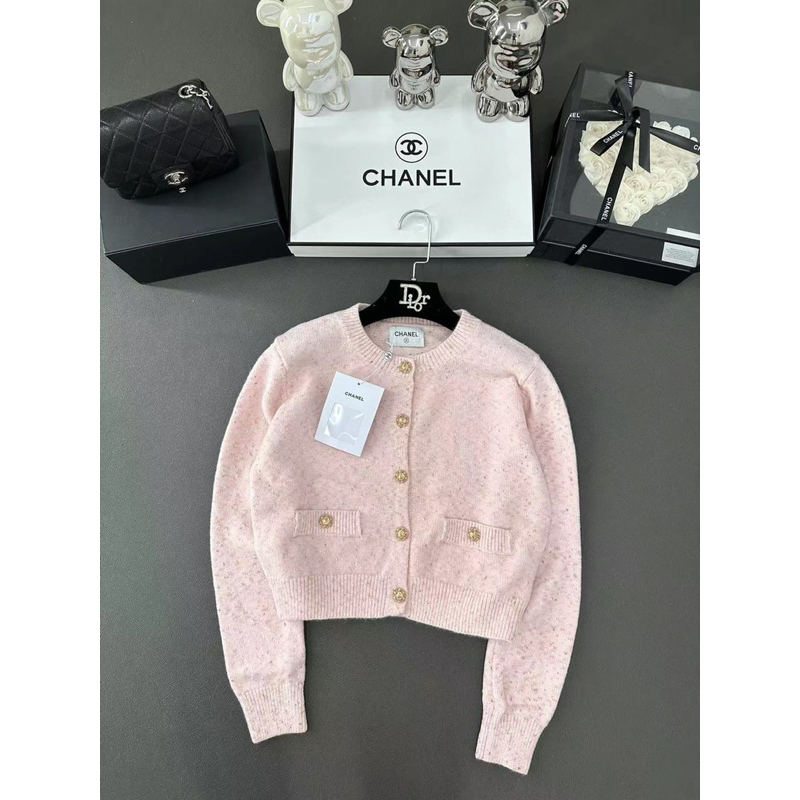 Khoác len cúc đá