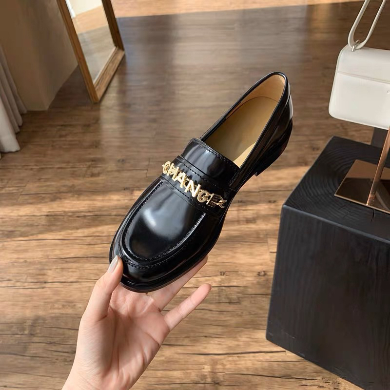 Giày loafer đen giống Jennie Blackpink