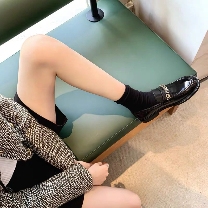 Giày loafer đen giống Jennie Blackpink