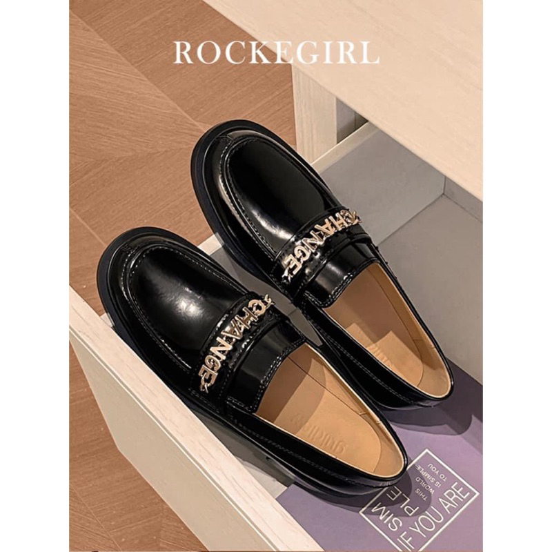 Giày loafer đen giống Jennie Blackpink