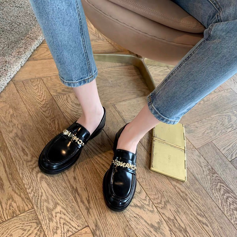 Giày loafer đen giống Jennie Blackpink