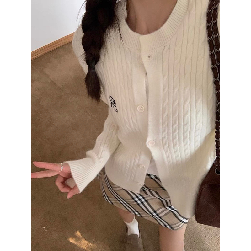 FromSooyoung - Cagidan len lông thừng thêu chữ R