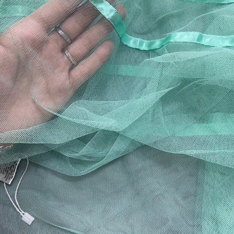 Chân váy lưới màu xanh mint